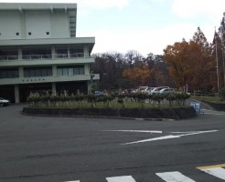 秋田県民会館駐車場
